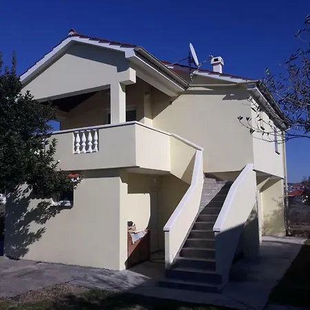 Stanovi 7 *